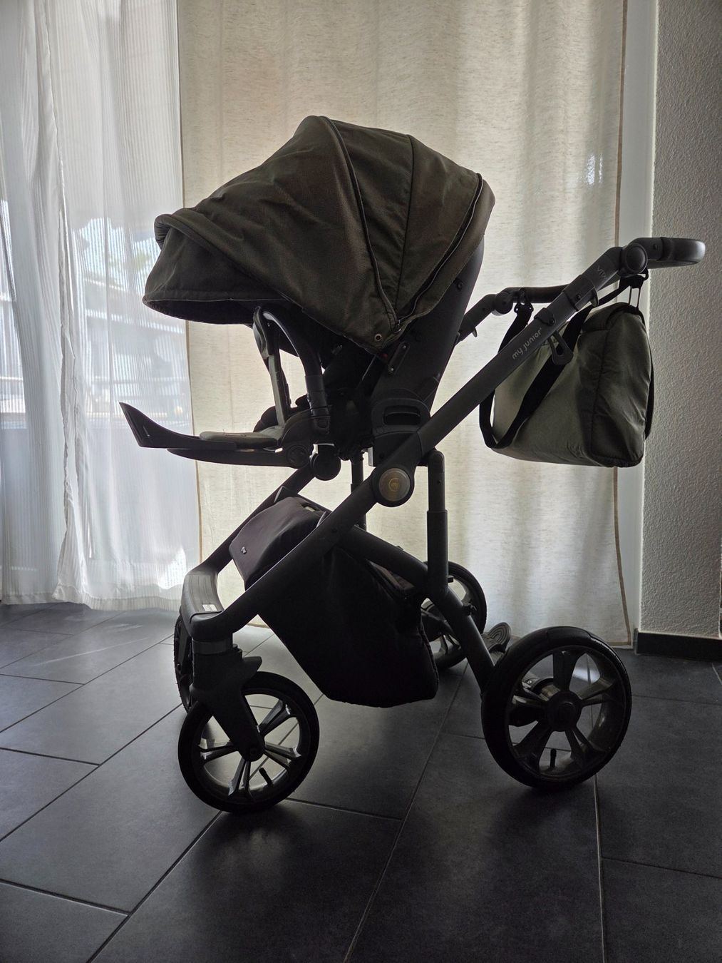 Kinderwagen: My Junior Kinderwagen, Auto-Babyschale & ISO-Fix Base – Gebraucht aus Jegenstorf von KevMen10 1