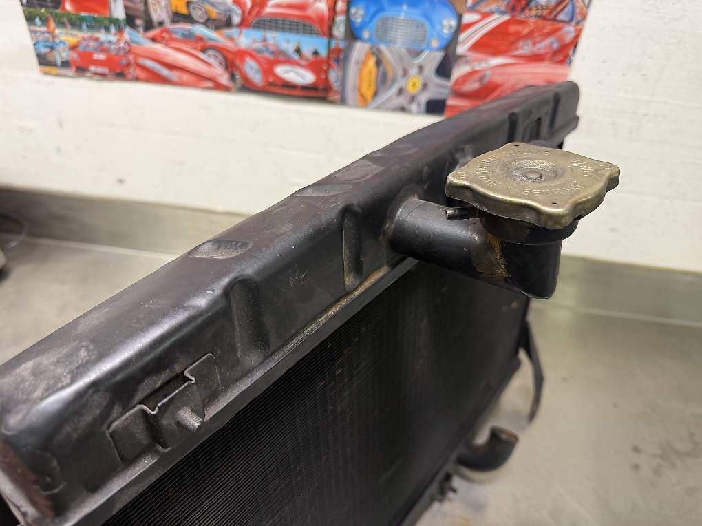 Alfa Romeo Tutti pezzi di ricambio auto: Original Alfa Romeo Rundheckspider Kühler – Usato da Obfelden venduto da ScuderiaVeloce 2