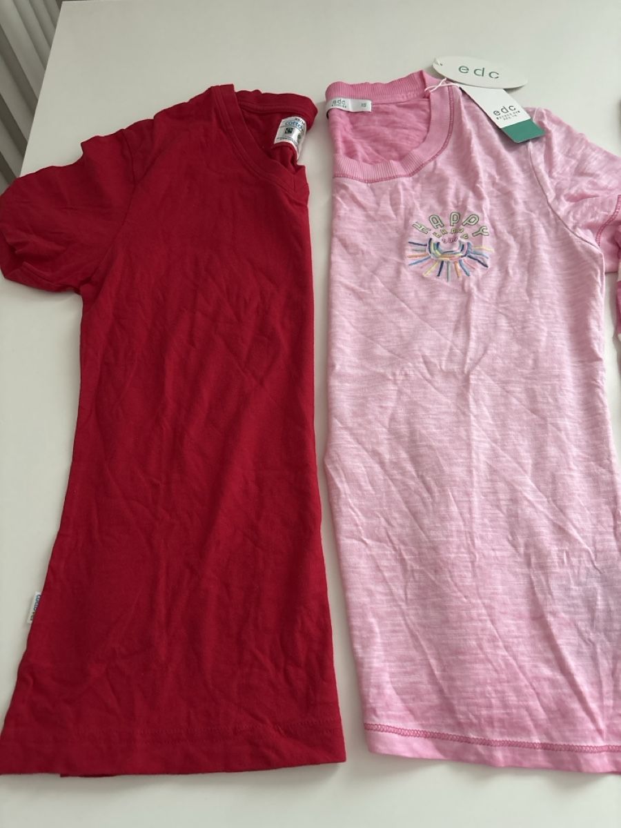 Lots de vêtements: T-Shirt – D'occasion à Zürich par fllanza01 1