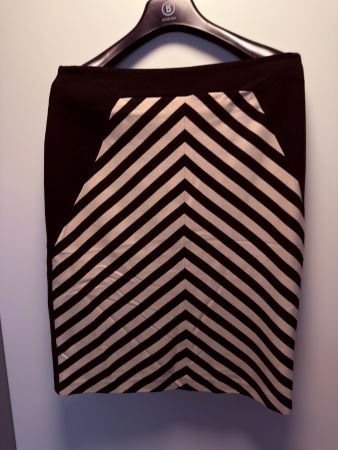 Jupe Hugo Boss rayée, taille 38 - Élégance automnale!