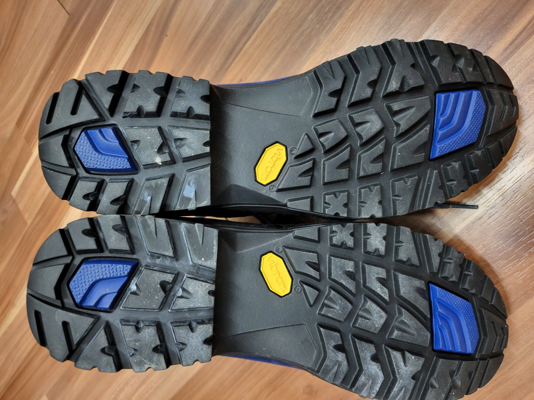 Scarpe da uomo: Lowa Wanderschuh gr 42 1/2 K16 – Usato da Schwarzenburg venduto da Flamingo07 2