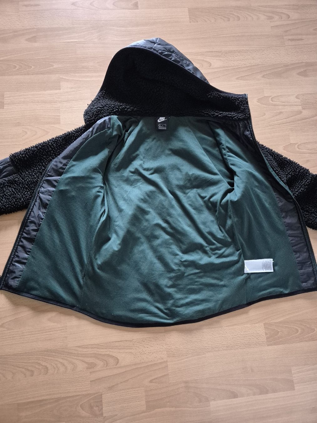 Nike Giacche: Nike Winterjacke Gr.S – Usato da Stettlen venduto da Kia3 5
