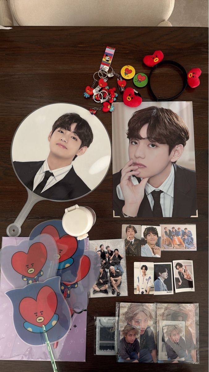 Foto & Immagini: BTS V Fanartikel Set gemischt – Usato da Menziken venduto da Swisstrusting