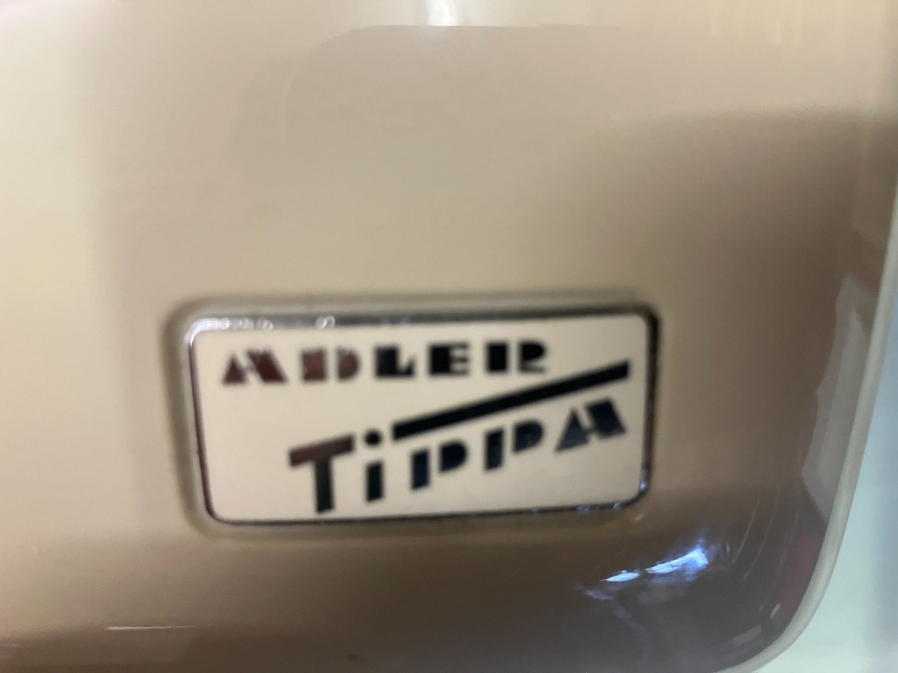 Adler Macchine da scrivere: ADLER TIPPA SCHREIBMASCHINE – Usato da Hombrechtikon venduto da rennurb5 8