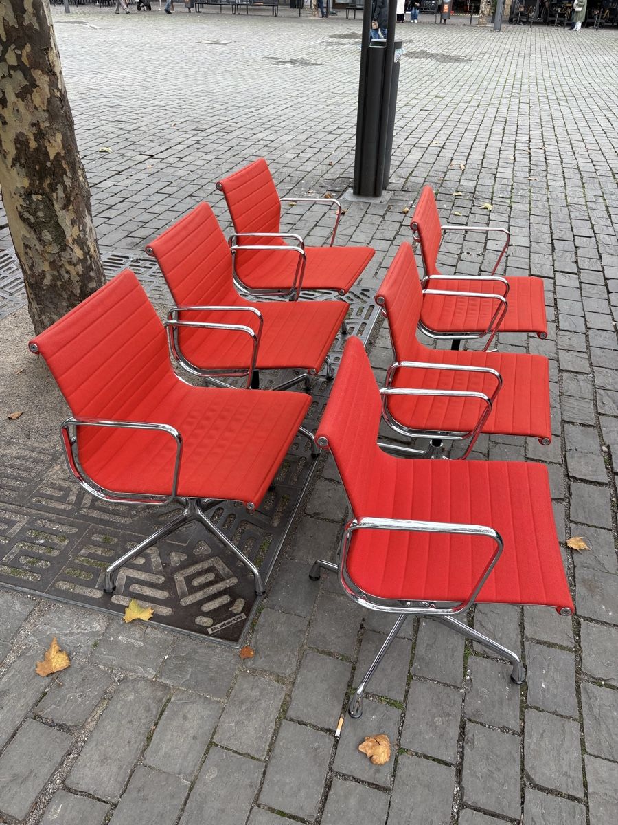 Vitra Sedie: Vitra EA 108 Aluminium Chair Hopsak rot Charles Eames – Usato da Zürich venduto da timeless.tones 4