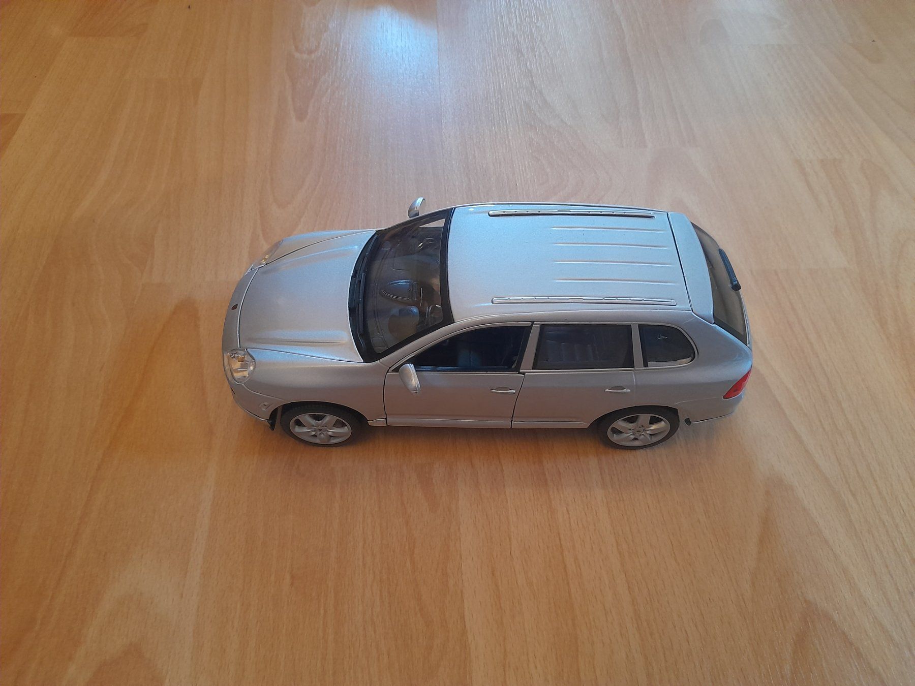 Maisto Modellautos: Porsche Cayenne Modellauto Maisto 1:18 – Gebraucht aus Lustmühle von chevi03 1