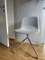 Design-Drehstuhl hellgrau im Skandi-Stil