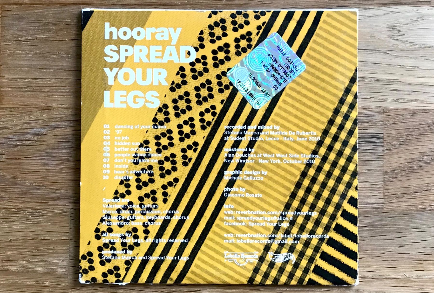 CD: CD Spread Your Legs - Hooray – Usato da Zürich venduto da tomakomai