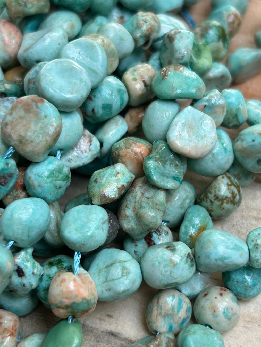 Pietre preziose: Strang echte Peru Türkis Nuggets / stone 8-10 mm – Nuovo e nell'imballaggio originale da Niederrohrdorf venduto da Ytobi 2