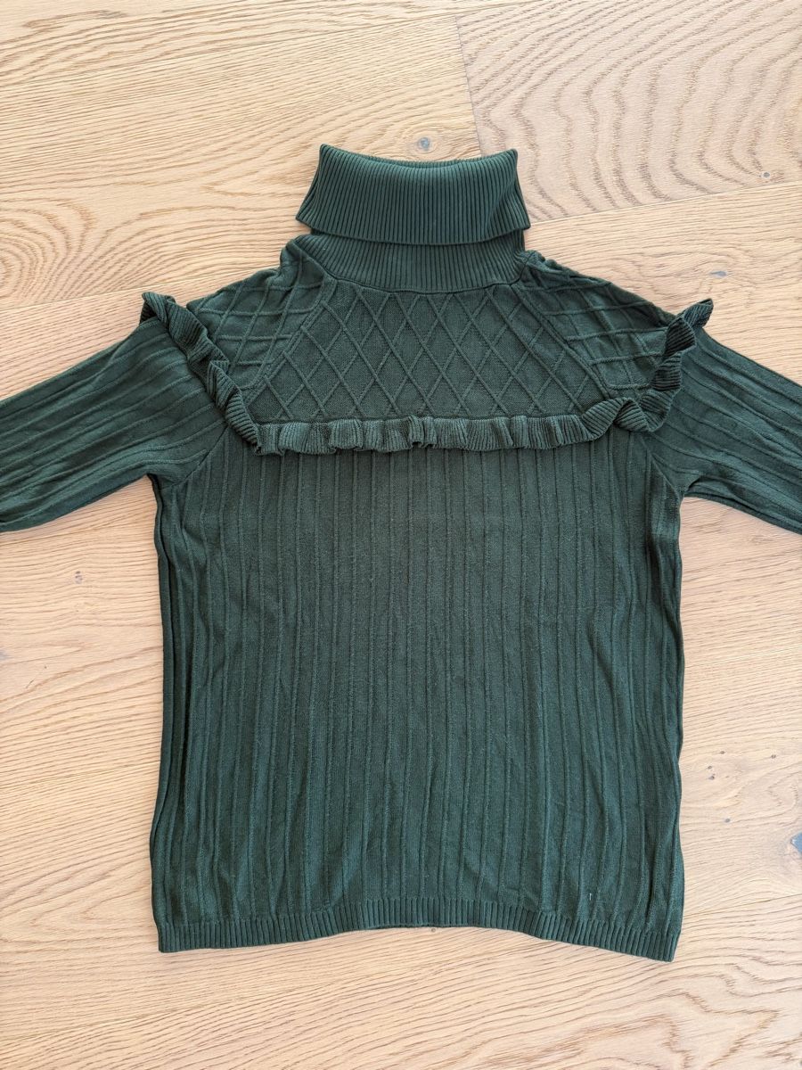 Maglioni & Felpe: Rollkragenpullover Grün mit Rüschen, Herbst/Winter, S – Usato da Richterswil venduto da KAYLEIGH_77