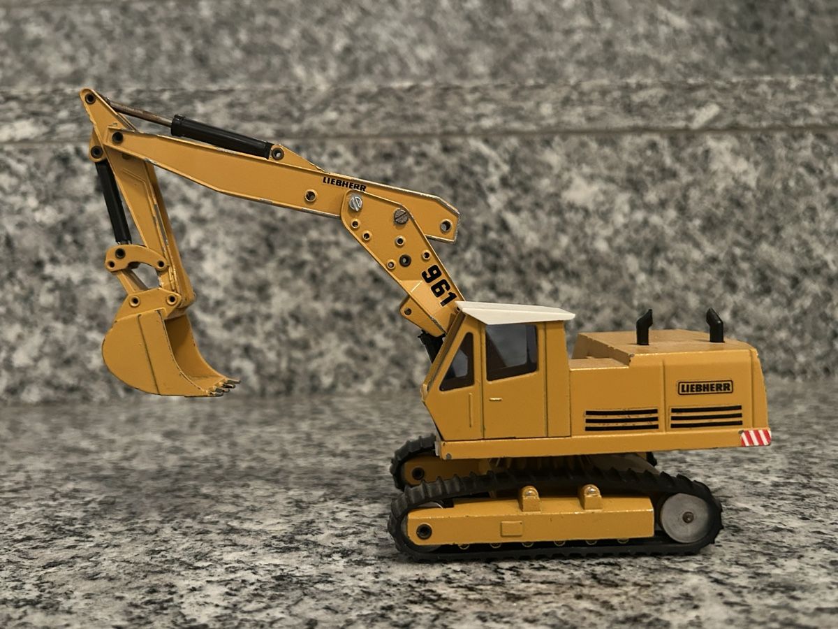 Liebherr Modellbausätze & Standmodelle: Liebherr 961, 1;50 , Gescha – Gebraucht aus Horw von Tigercat635