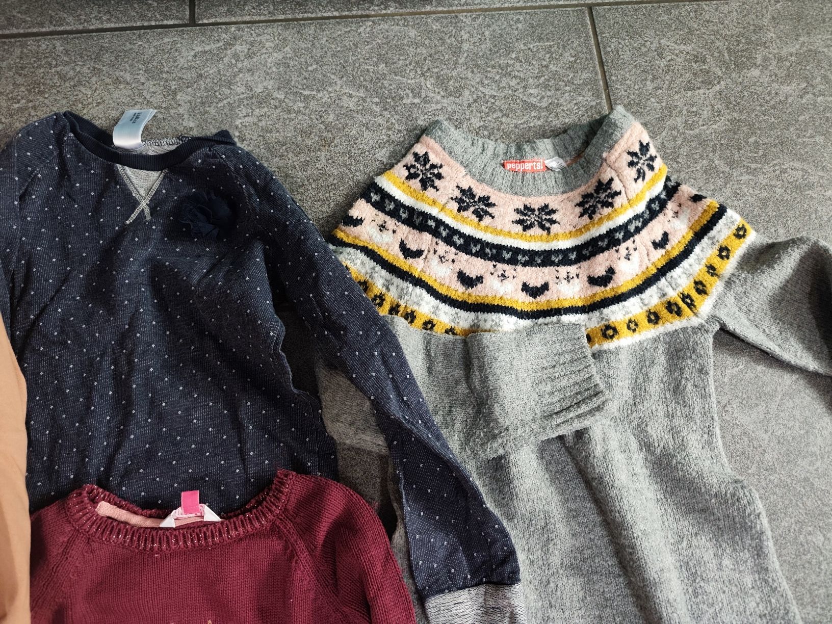 Pullover & Sweatshirts: Pullover Gr 122/128, 5 x – Gebraucht aus Fulenbach von meje0081 1