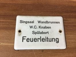 Altes Emailleschild Singsaal Wandbrunnen WC Knaben