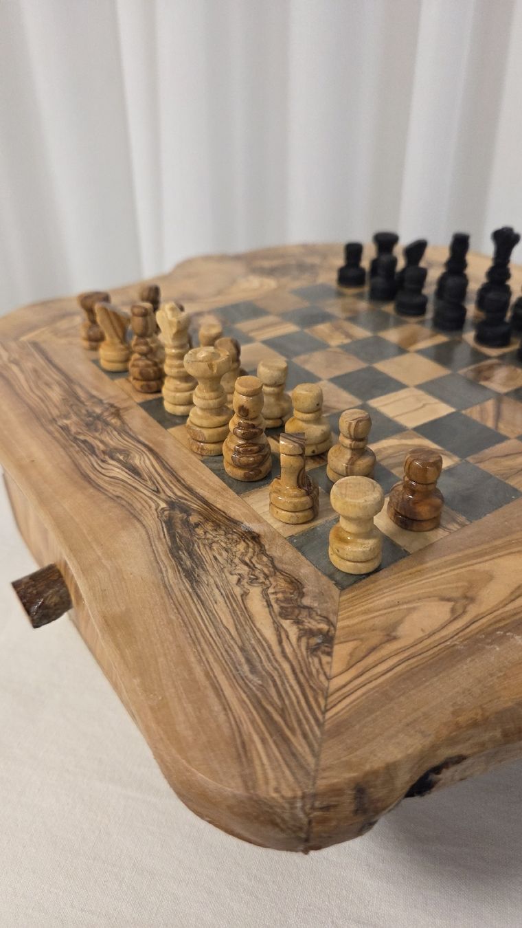 Giochi: jeu d'échec bois d'olivier – Nuovo e nell'imballaggio originale da Ecublens VD venduto da Moun 3