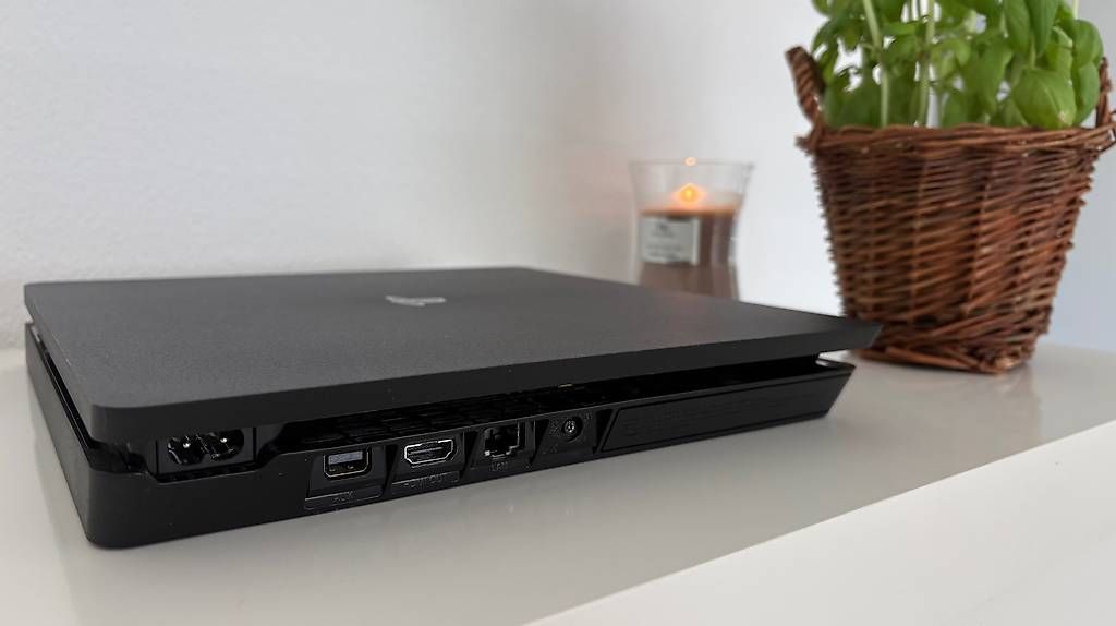 Sony Consoles: Sony PS4 Slim 1TB – D'occasion à Bellinzona par Zapatou 1