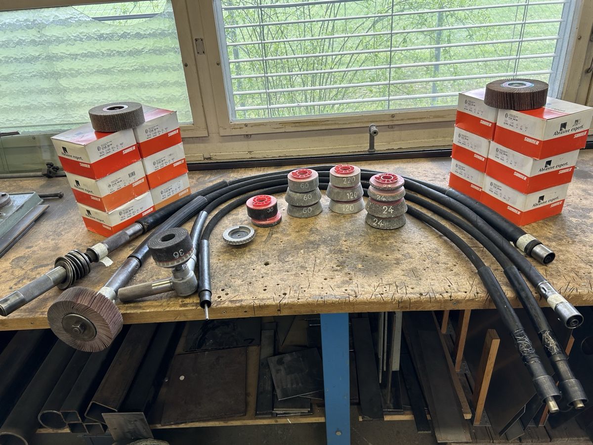 Suhner Alle Maschinen: Suhner DKM5 viel Zubehör – Gebraucht aus Olten von Gwindel 7