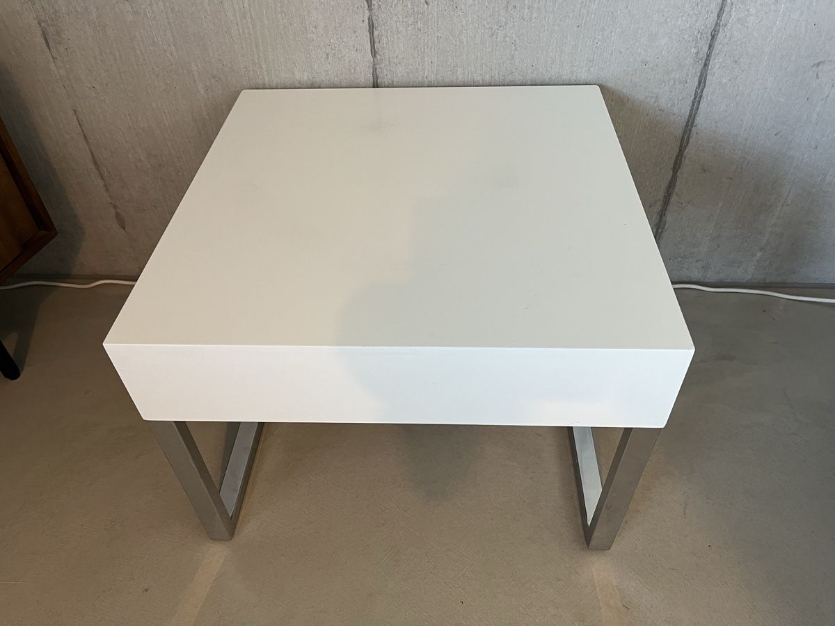 Tavoli: Eleganter Beistelltisch weiss – Usato da Zürich venduto da Winiman 1