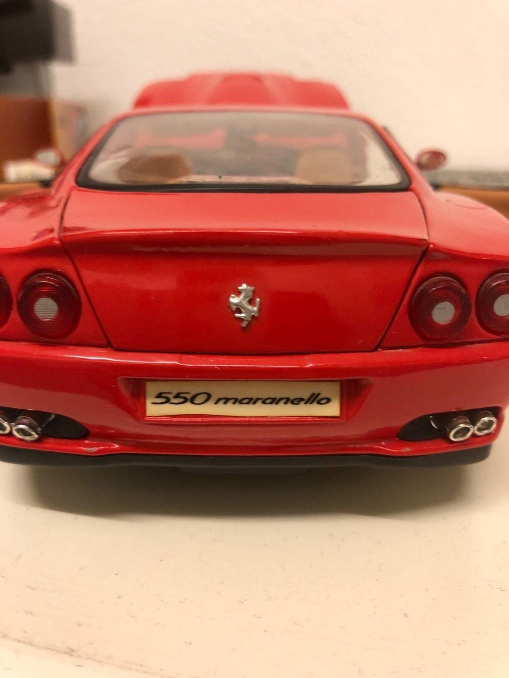 Maisto Modellini d'auto: Ferrari Maranello – Usato da Muttenz venduto da Gucci2005 2