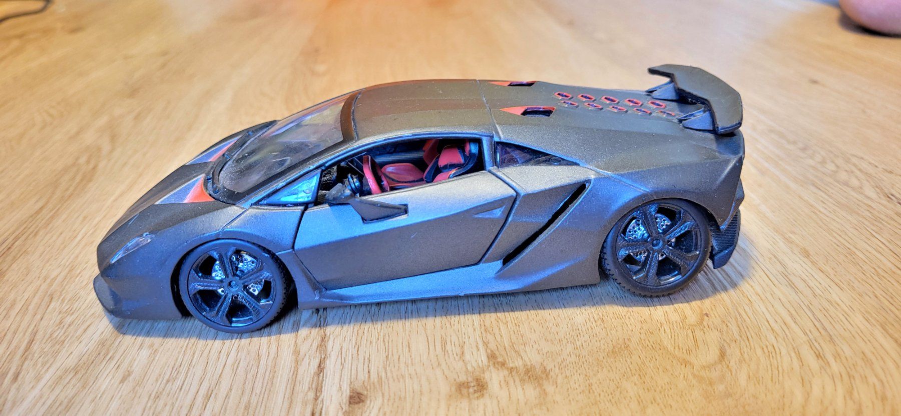Spielzeuge: Lamborghini Sesto Elemento 1/24 – Gebraucht aus Schleinikon von Frida11