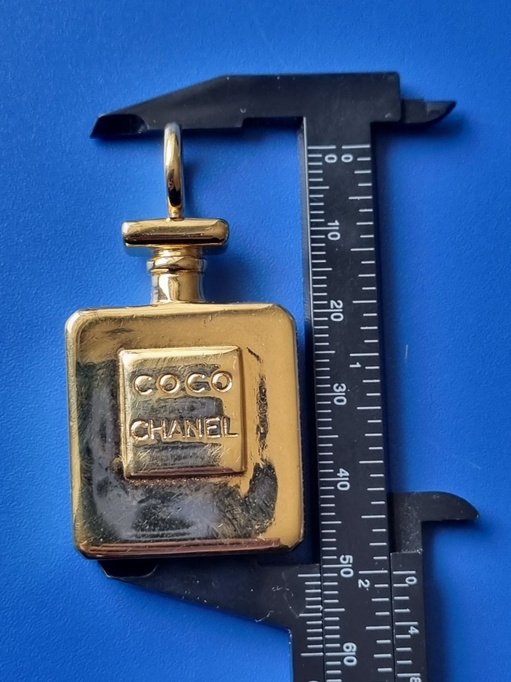 Chanel Catenine: COCO CHANEL  ANHÄNGER KETTENGÜERTEL – Usato da Schaffhausen venduto da Leveron13 9
