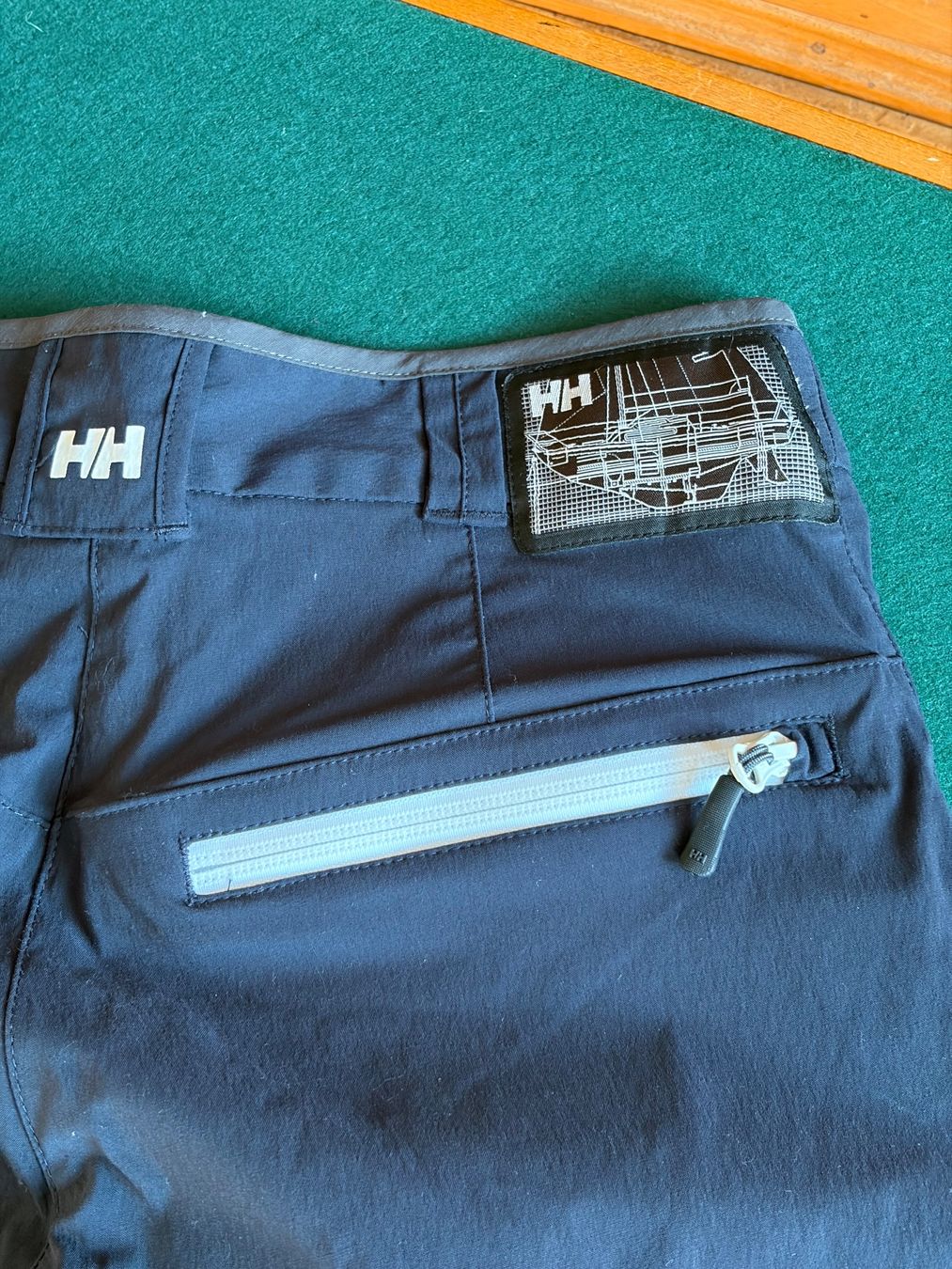Helly Hansen Hosen: HELLY HANSEN  Capri hose  Gr. 26 Zustand: Perfekt – Gebraucht aus Interlaken von Bona55 8