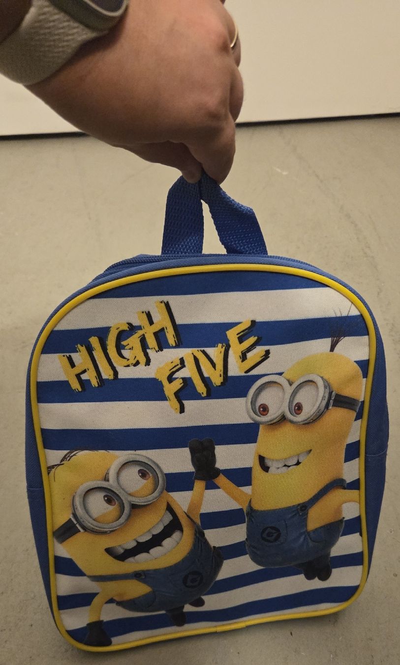 Sacs & sacs à dos: Minion Kinderrucksack  – D'occasion à Kloten par bur_6gp9 2