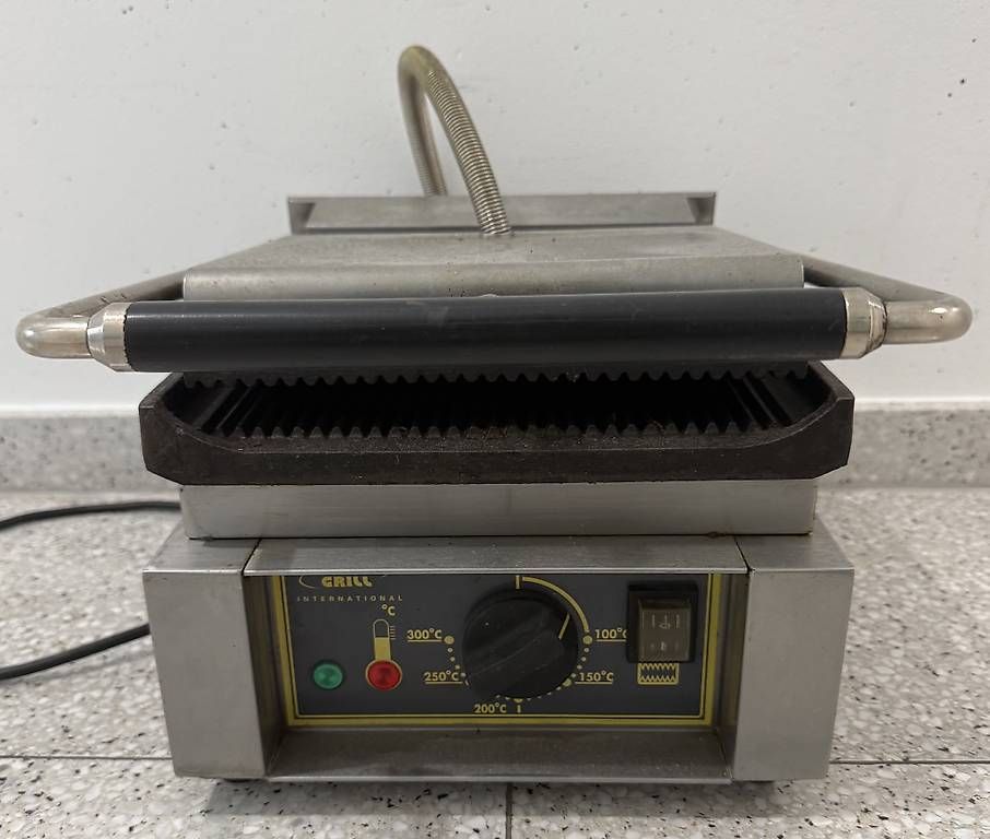 Griglie: Grill professionnel  – Usato da Prilly venduto da QNN69