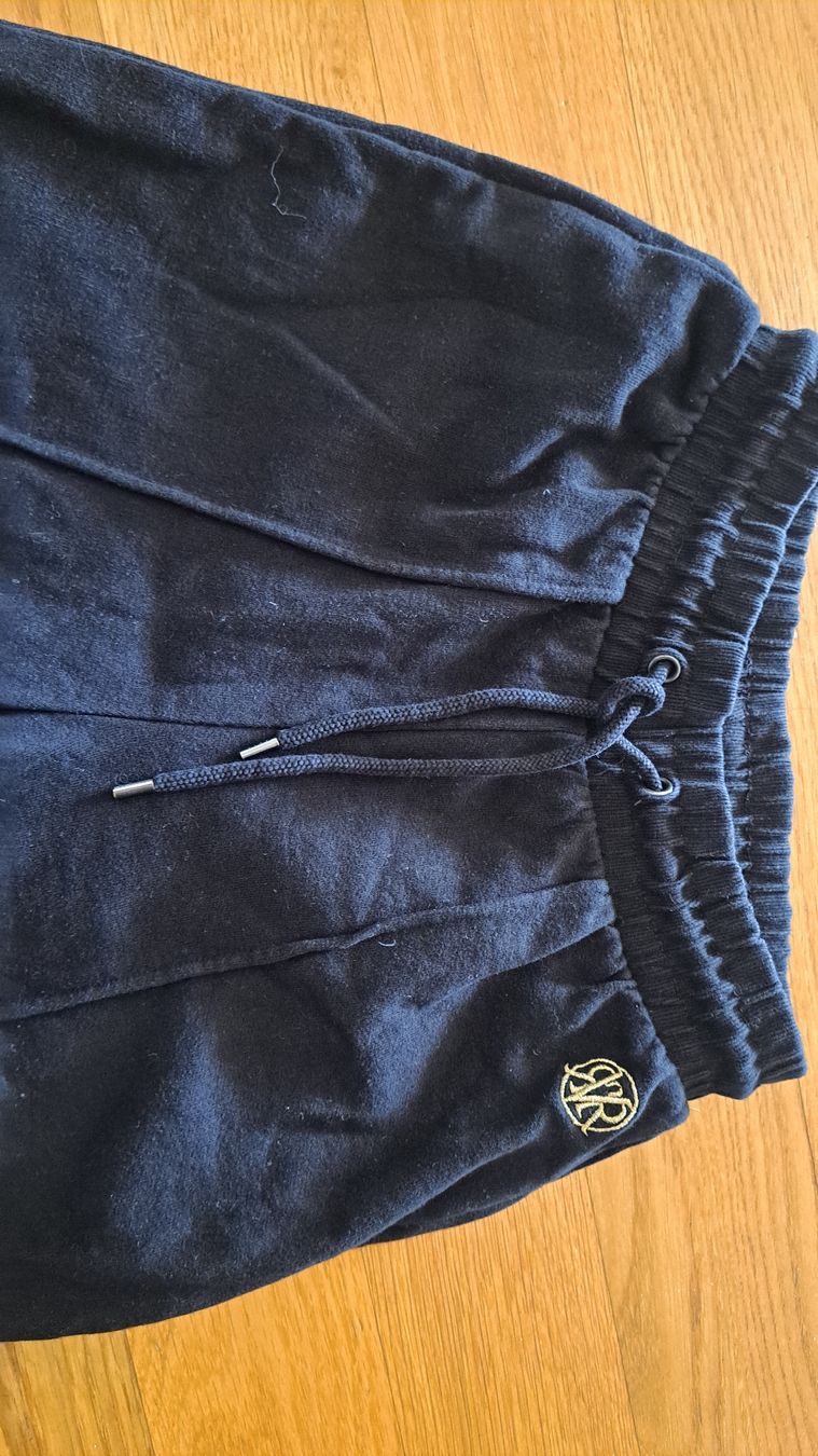 Pantaloni: Schwarze Jogging-/Trainerhose – Usato da Seengen venduto da ja6_65wp 2