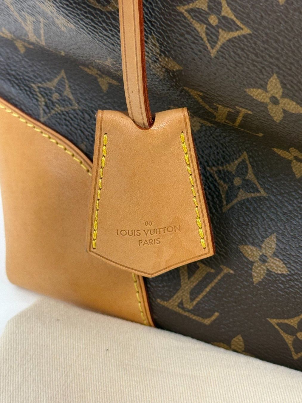 Louis Vuitton Borse da donna: Louis Vuitton Berri Berri MM Monogram Canvas – Usato da Sursee venduto da Justmibu 4