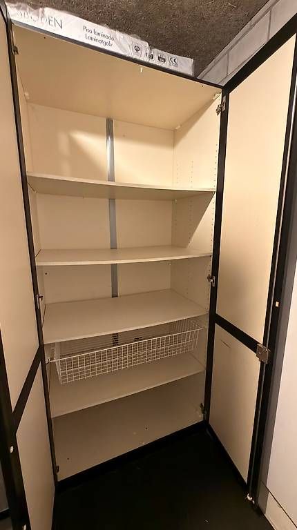 Armadi: Schwarzer Kleiderschrank 5-türig – Usato da Rubigen venduto da dreamgirl 3