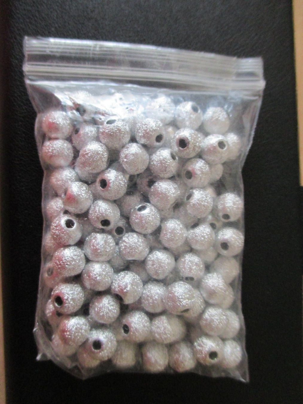Perle (finte): Stardust Perlen 6 mm Loch 2mm 100 Stk – Nuovo e nell'imballaggio originale da Winterthur venduto da katzen07