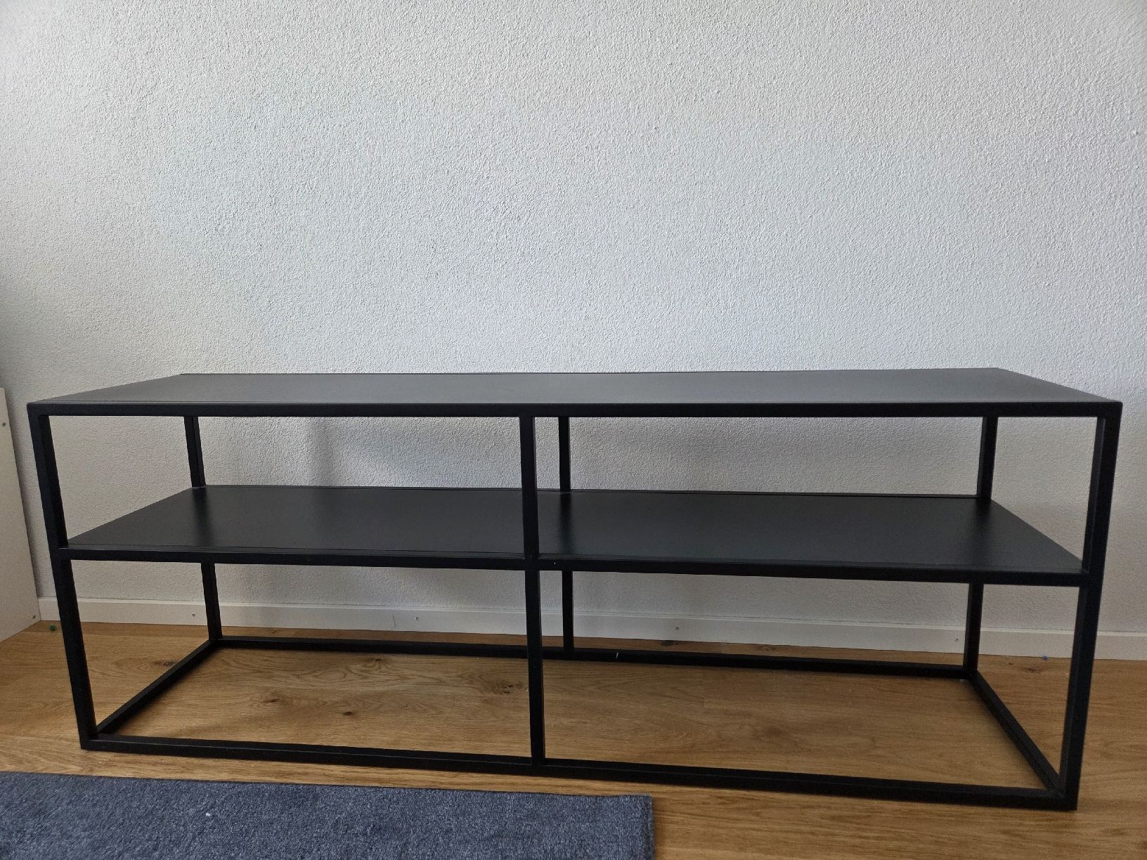 Scaffali: Black Metal Shelf Unit – Usato da Horgen venduto da Hunninko