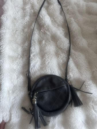 Schwarze Umhängetasche / Handtasche mit Quasten, Top! (53)