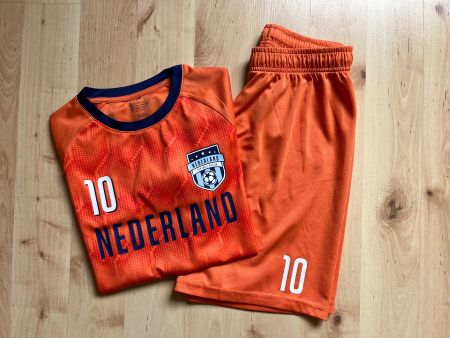 Sport T-Shirt und Hose Gr 158/164 Nederland
