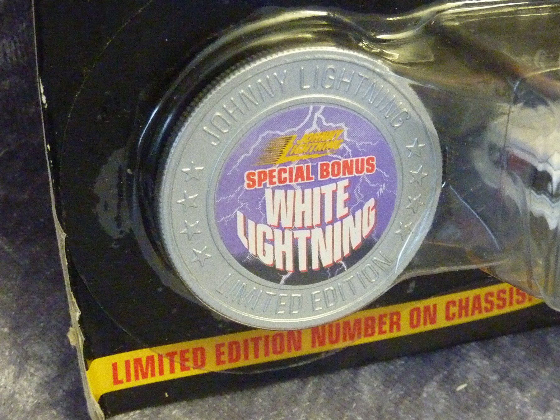 Johnny Lightning Modellautos: Ford Mustang White Lighting 1:64 – Neu und originalverpackt aus Dürrenäsch von Cobra1ch 2