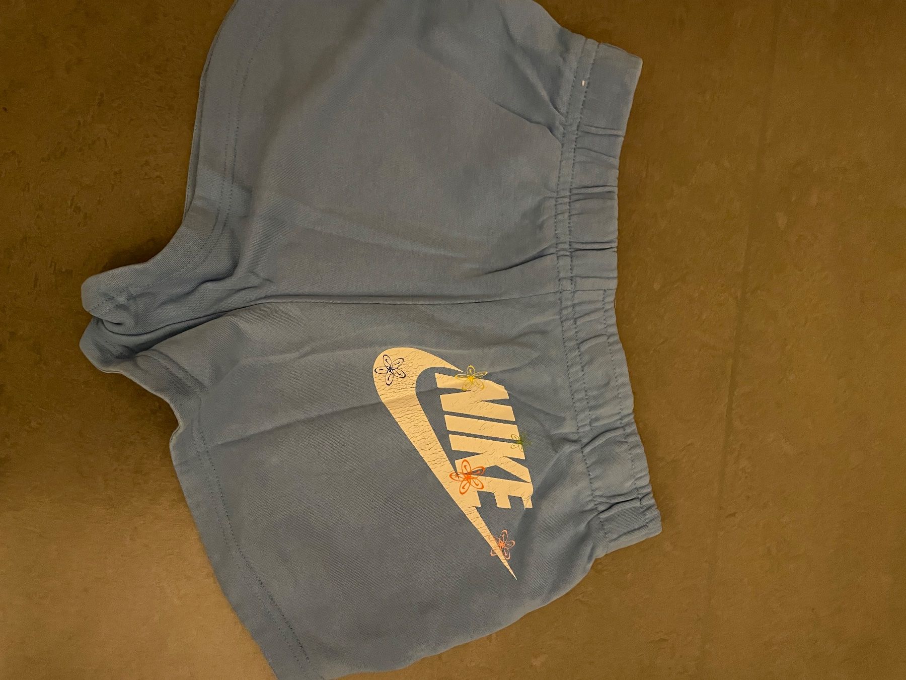 Nike Pantaloni: Nike Shorts – Usato da Zürich venduto da Ivona3 2