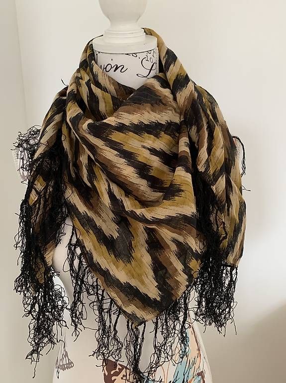 Foulard & Sciarpe: Schal/Tücher je CHF 2.- / Seide 5.- – Usato da Einsiedeln venduto da ver_sb5p 1