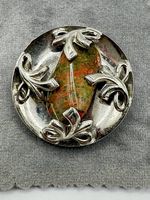 Vintage Brosche mit Unakit Stein und floralem Design 