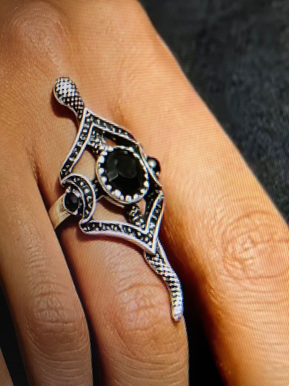 Ringe: schöner silberfarbener Schlangenring, schwarze Steine, – Neu (gemäss Beschreibung) aus Affoltern am Albis von Dlotti 4