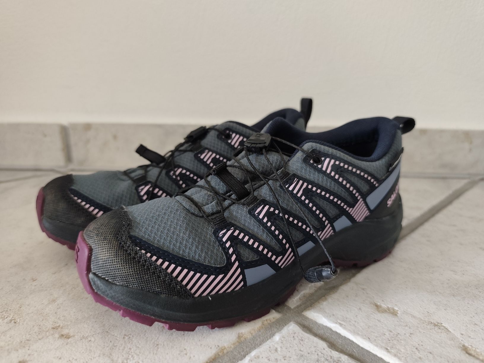 Scarpe per ragazze: SALOMON TREKKING SCHUHE  – Usato da Chur venduto da Rodanisa