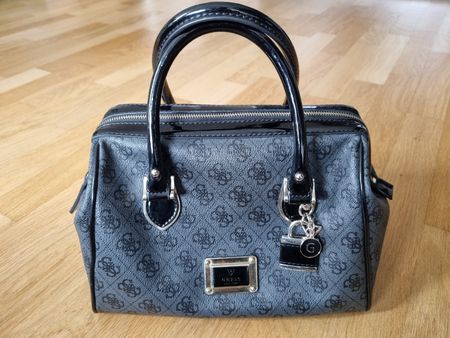 Schicke Guess Handtasche in grau/schwarz - Top Zustand!
