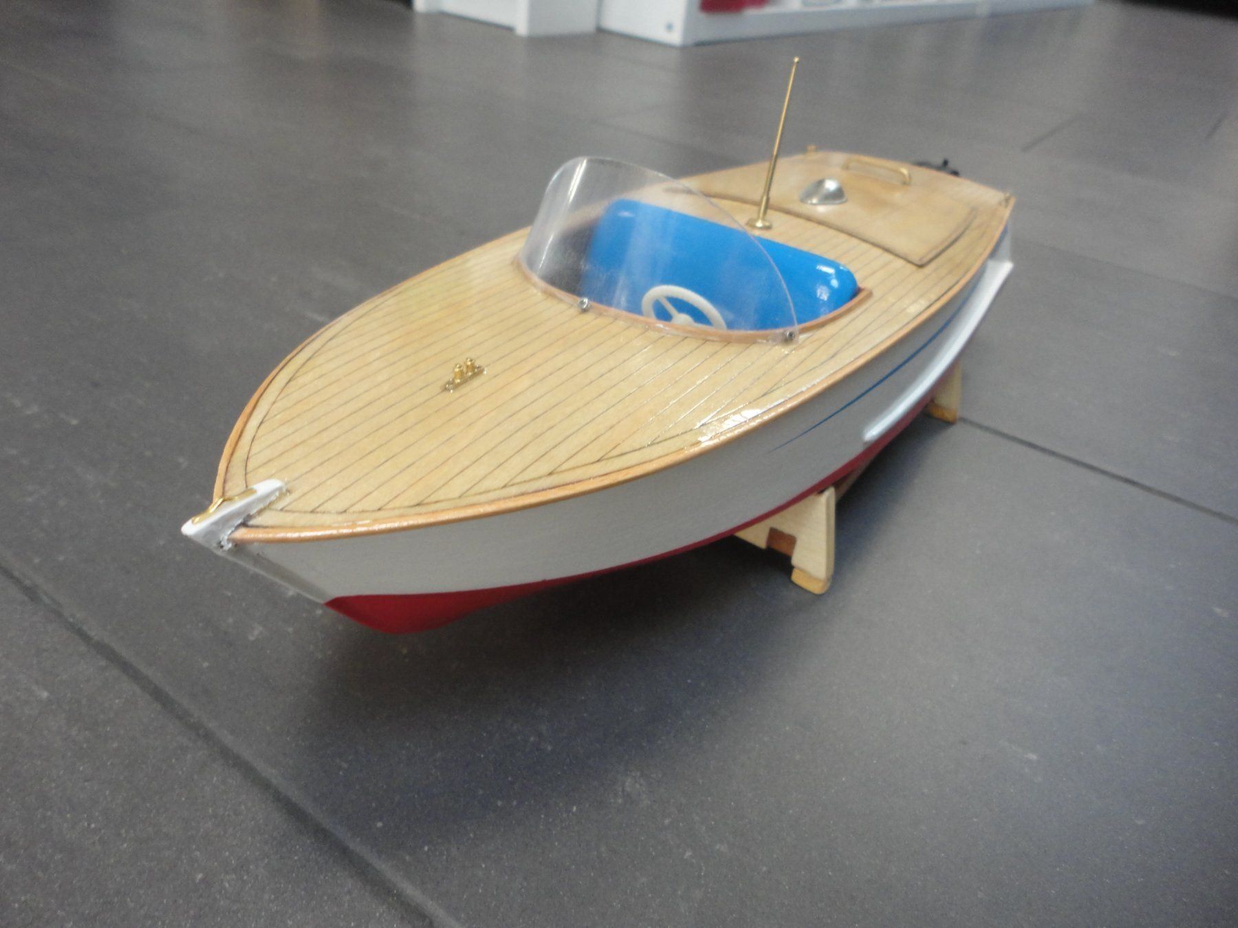 RC Kits de montage: Motorboot Forelle Aeronaut – Neuf avec emballage d'origine à Horgen par RcModell 7