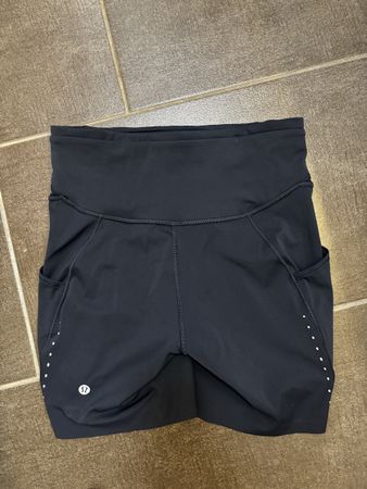 Lululemon Laufshorts Grösse 6 Damen dunkelblau mit Taschen