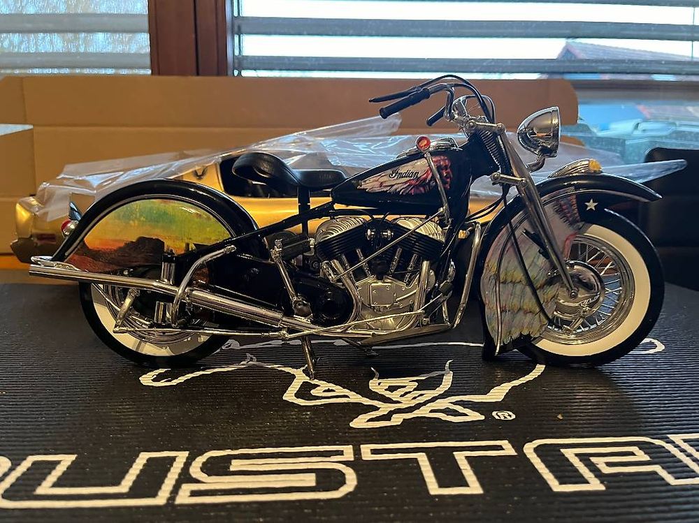 Lot - A Glory Days Collection 1948 Indian Chief 348 Diecast Model