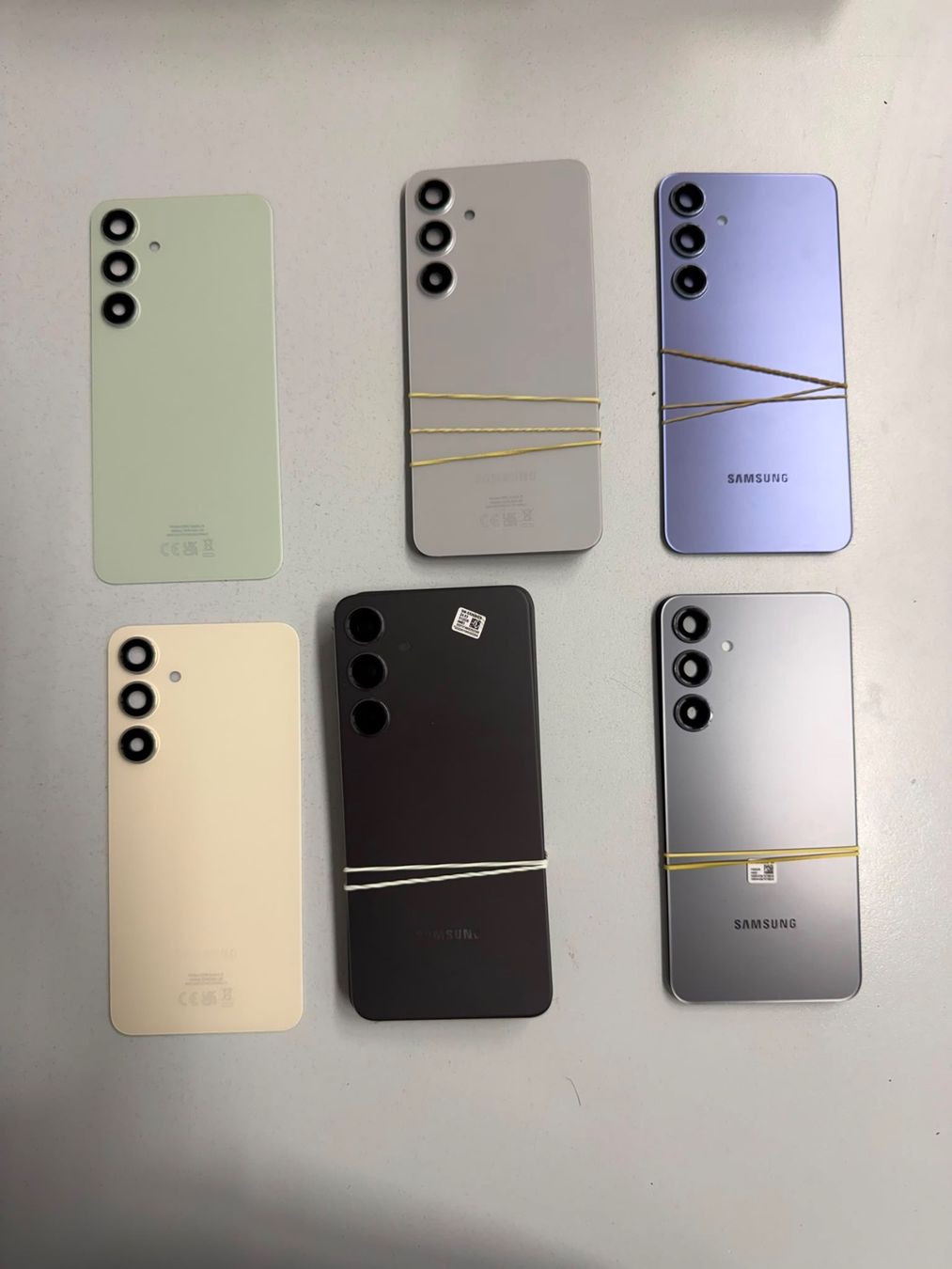 Samsung Telefoni cellulari / Smartphones: Vitre arrière Originale Samsung S24 Plus Gris Ambre – Usato da Zug venduto da ElPhone 1
