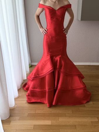 Jovani Dress Rotes Ballkleid, schulterfrei, Grösse 0