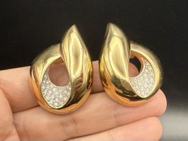 Elegante goldfarbene Vintage-Ohrringe mit Strasssteinen