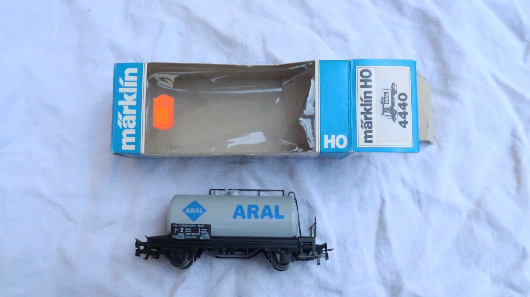 Märklin Trains électriques: MÄRKLIN Nr. 4440 DB "Aral" Tankwagen – D'occasion à Muttenz par Laeckerlihamschter
