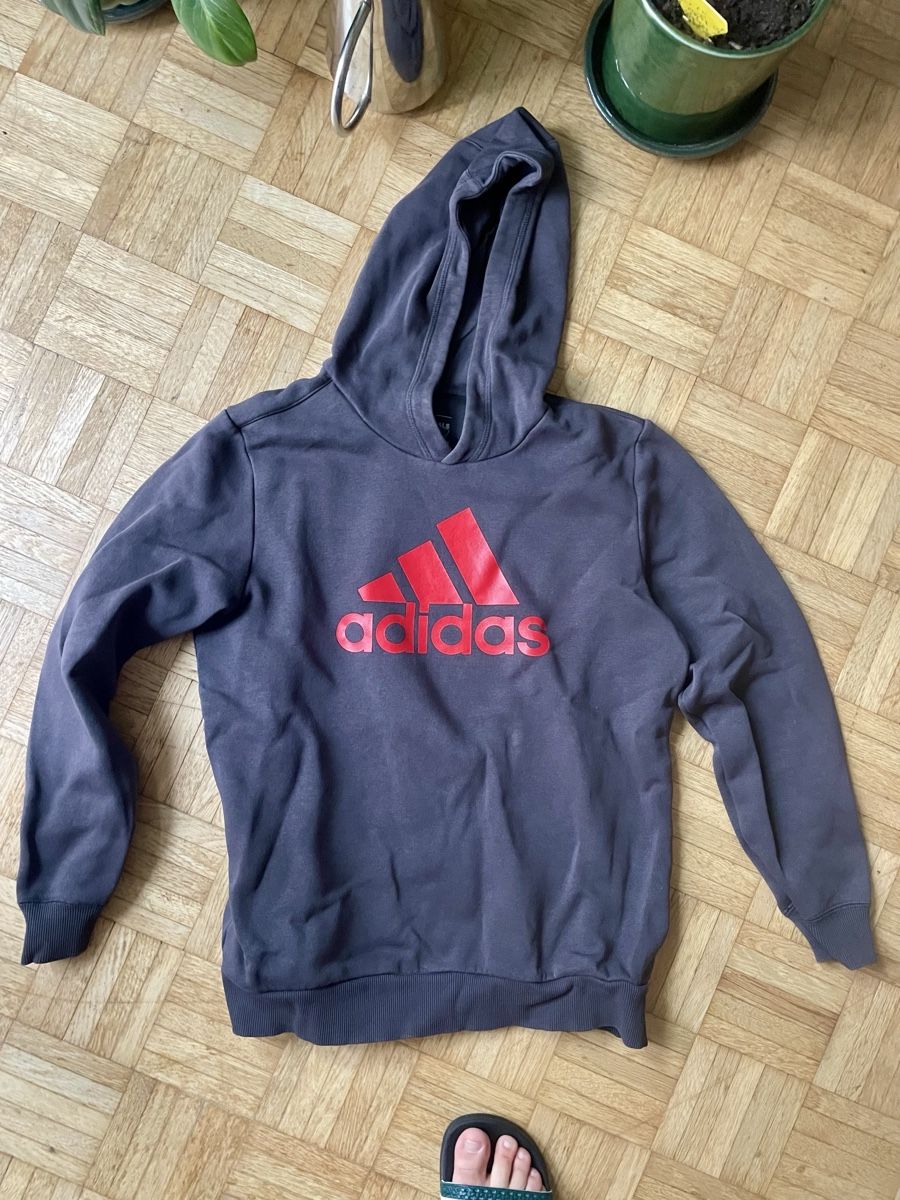 Adidas Maglioni & Felpe: Kapuzenpullover Adidas braun-rot, Grösse ca. S-M – Usato da Zürich venduto da Carlajimena