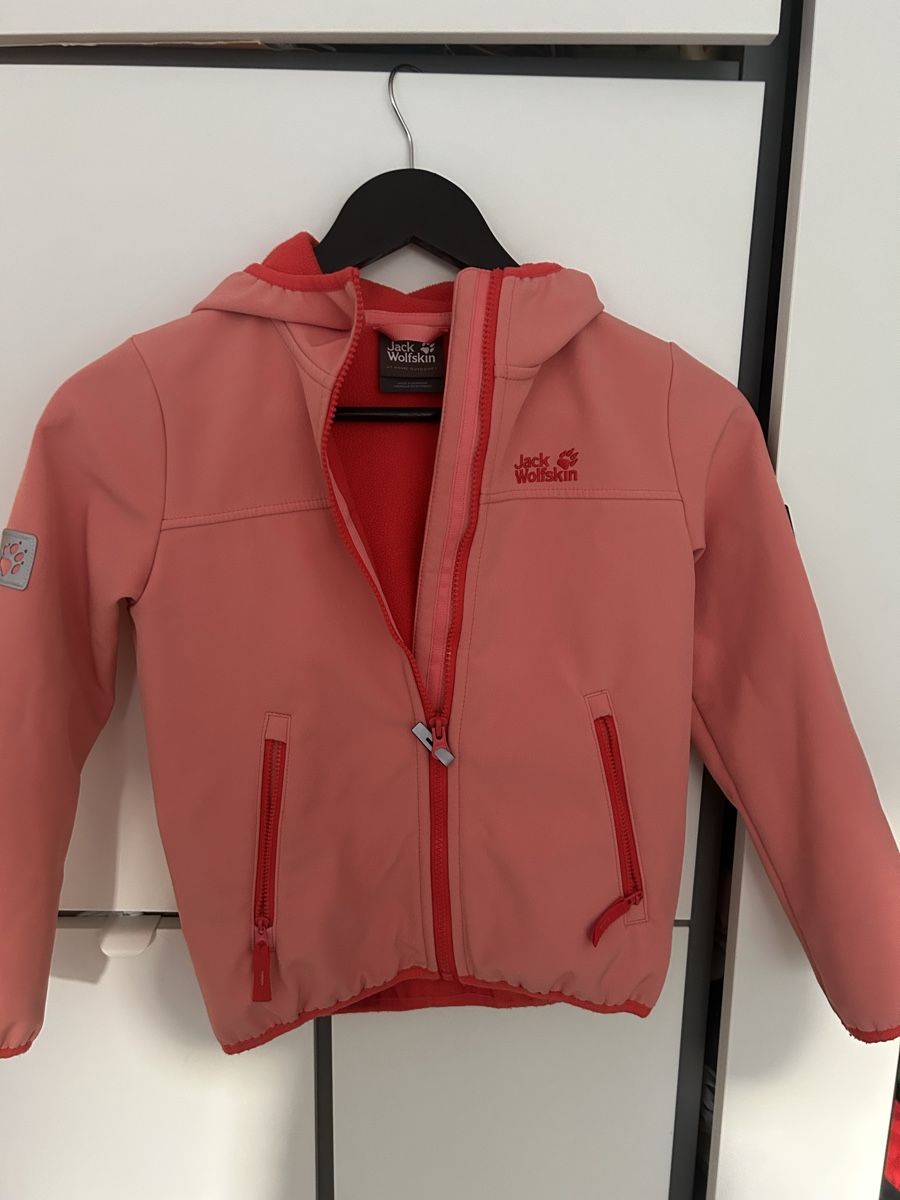 Jack Wolfskin Giacche & Cappotti: Jack Wolfskin Softshell Jacket, Size 128, Coral Red! – Nuovo (secondo la descrizione) da Thalwil venduto da mar_pvx7